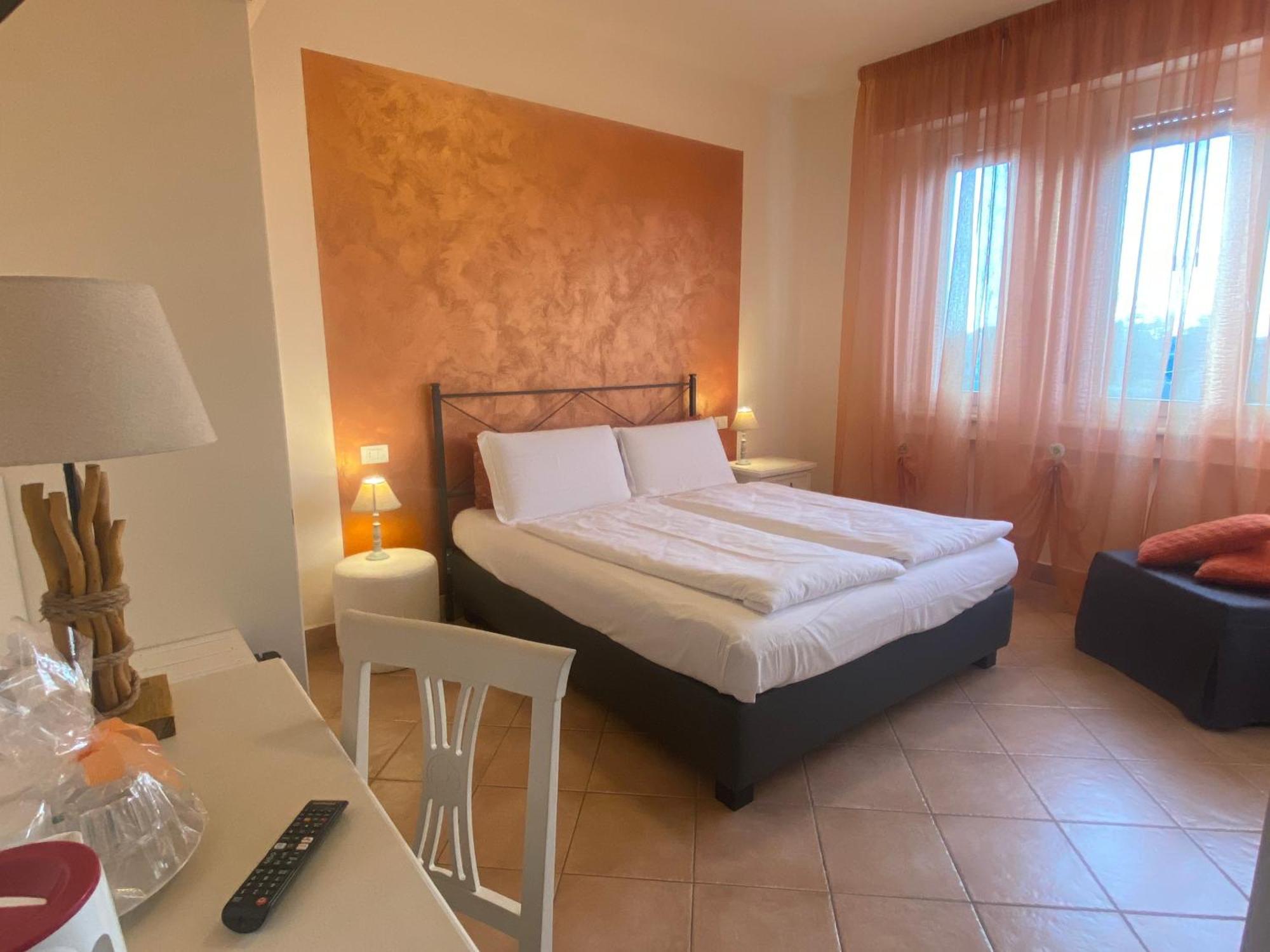 Betty'S House Bed and Breakfast Lazise Exteriör bild
