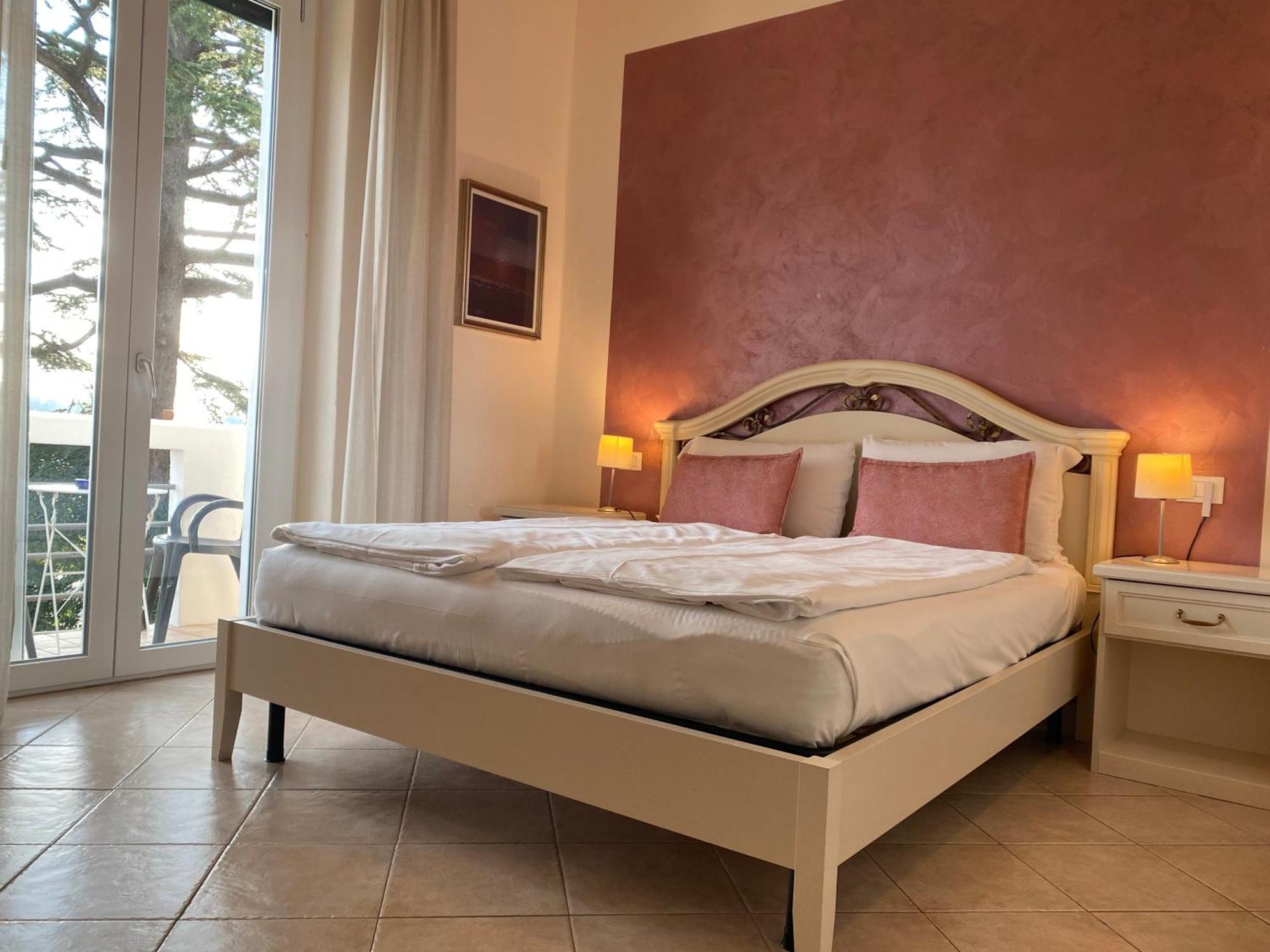 Betty'S House Bed and Breakfast Lazise Exteriör bild