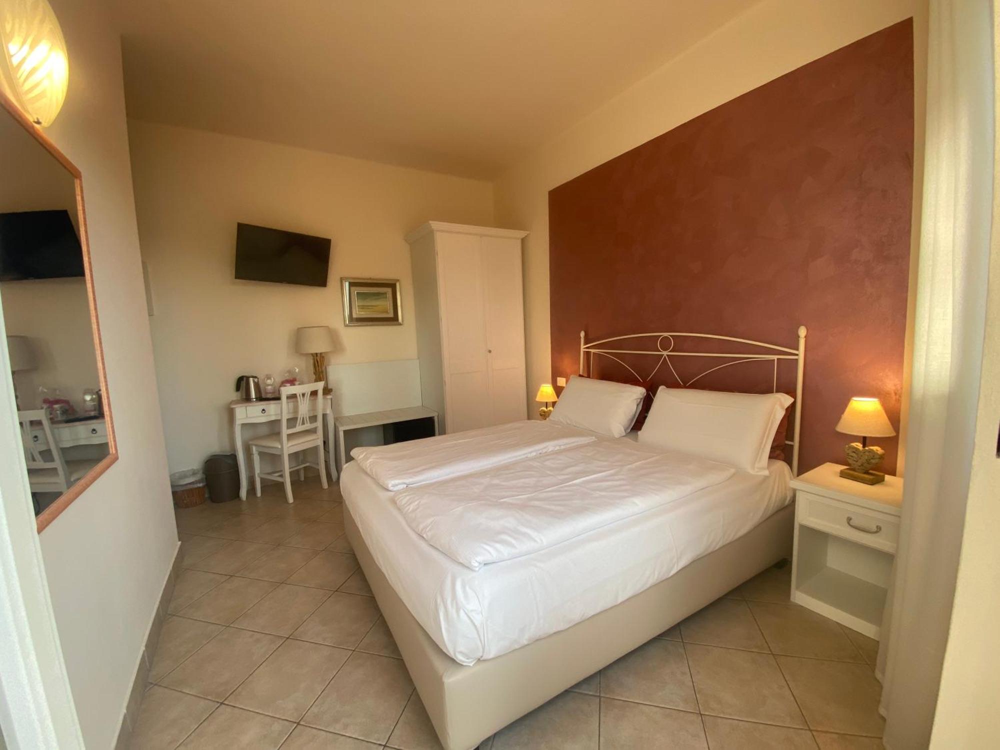 Betty'S House Bed and Breakfast Lazise Exteriör bild