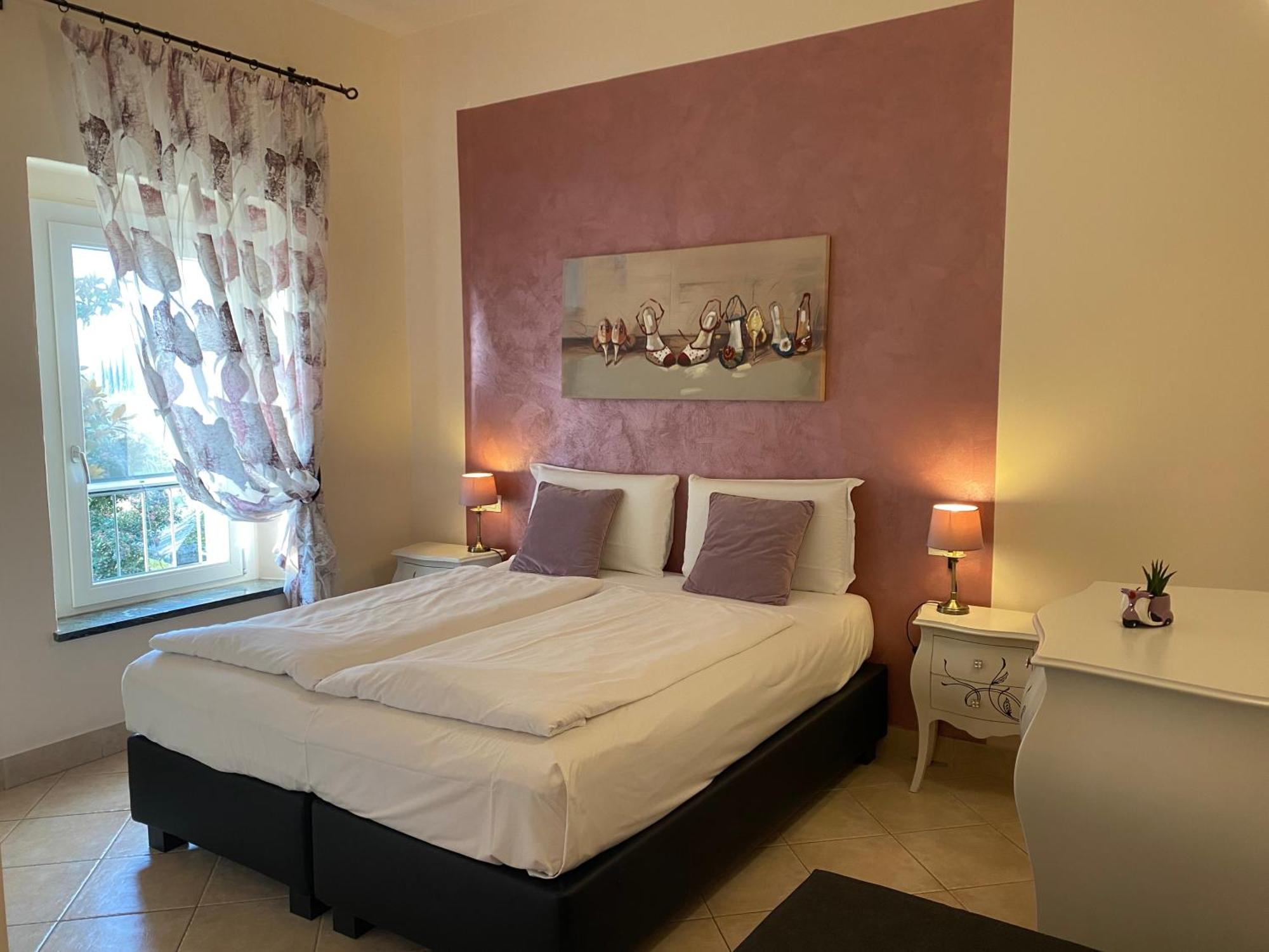 Betty'S House Bed and Breakfast Lazise Exteriör bild